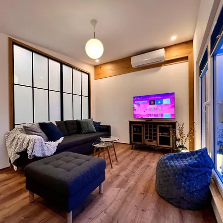 Apartment Mit Schoener Terrasse In *